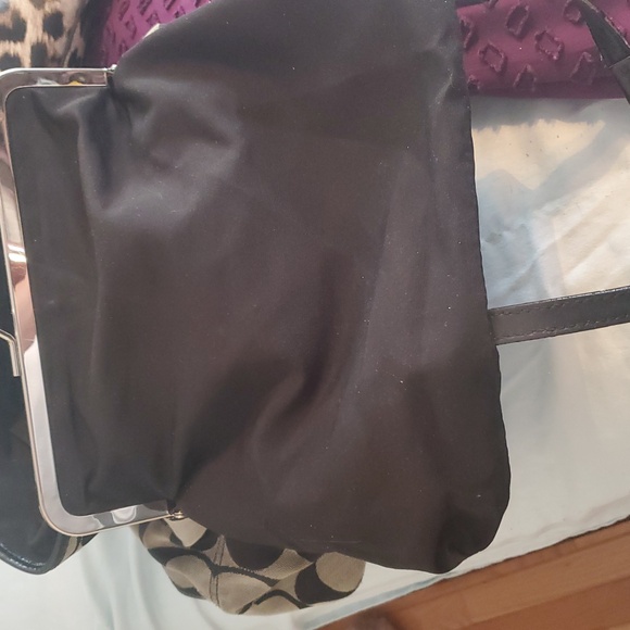 Coach Black And Gray Kisslock handbag. - Picture 11 of 12